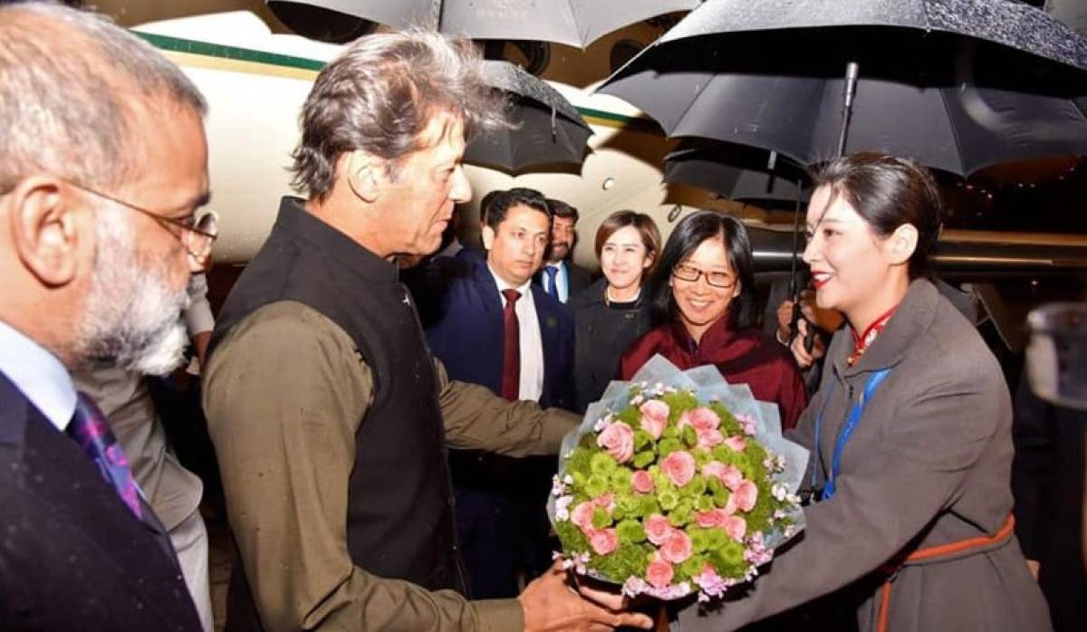 وزیراعظم چار روزہ دورے پر چین پہنچ گئے