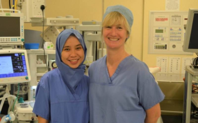 مسلمان خا تون ڈاکٹر کا کا رنامہ، پہلی بار جراثیم سے پاک ’ڈسپوزیبل‘ حجاب متعارف
