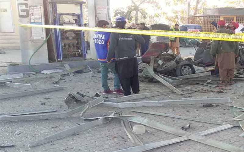 کار گیس سلنڈر دھماکہ،خاتون جاں بحق،3بچے زخمی