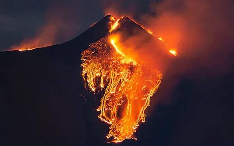 یورپ کے سب سے بلند آتش فشاں سے لاوے کا اخراج دوبارہ شروع