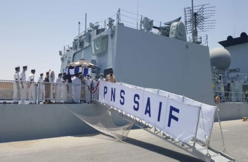 پاک نیوی کے بحری جہاز پی این ایس ایف کا علاقائی سمندری سلامتی کیلئے گشت کیلئے تعیناتی کے دوران کویت کا دورہ