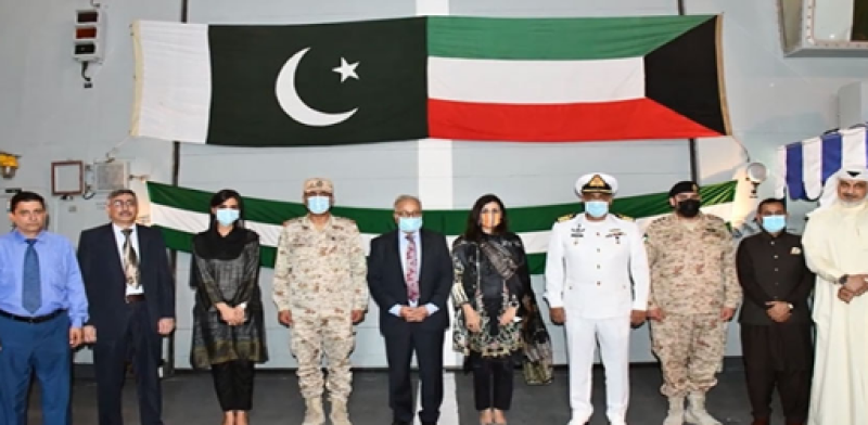 پاک نیوی کے بحری جہاز پی این ایس ایف کا علاقائی سمندری سلامتی کیلئے گشت کیلئے تعیناتی کے دوران کویت کا دورہ