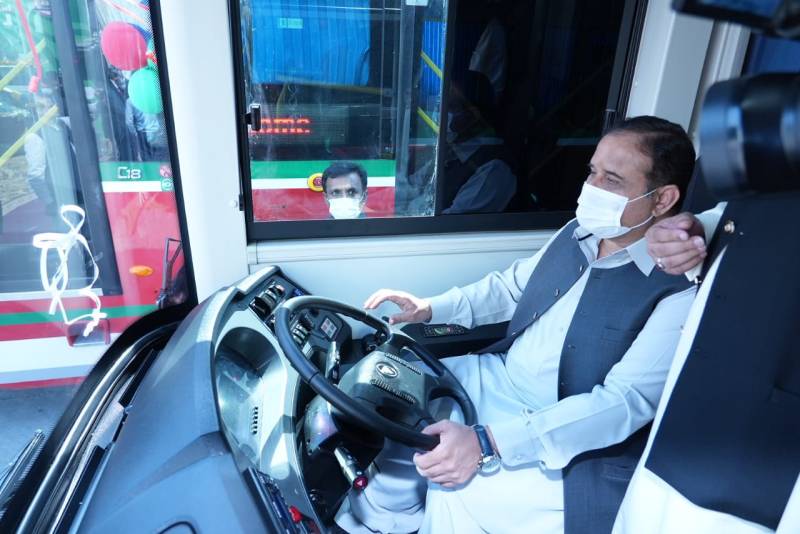 وزیراعلیٰ عثمان بزدار نے لاہور میٹرو بس سروس کیلئے 64 نئی میٹرو بسوں کو پنجاب ماس ٹرانزٹ اتھارٹی کے حوالے کر دیا