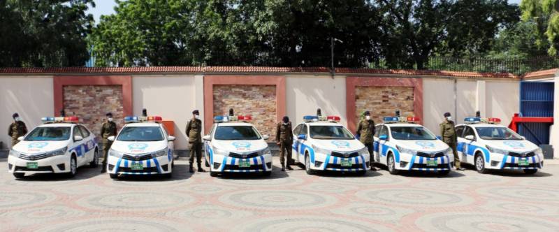 پولیس ریسپانس یونٹ کی گاڑیوں میں جدید ٹیکنالوجی سے لیس ٹیبلٹس متعارف