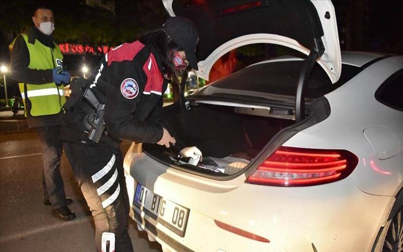 ترکی میں صدر کی تقریب سے قبل پولیس گاڑی سے بم نکل آیا ۔