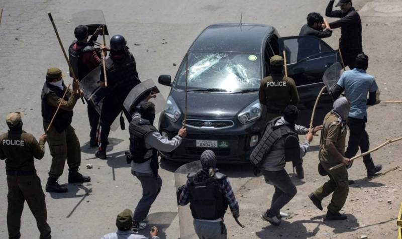 پی ٹی آئی کا لانگ مارچ: عمران خان پنجاب میں داخل، لاہور اور کراچی میں صورتحال کشیدہ