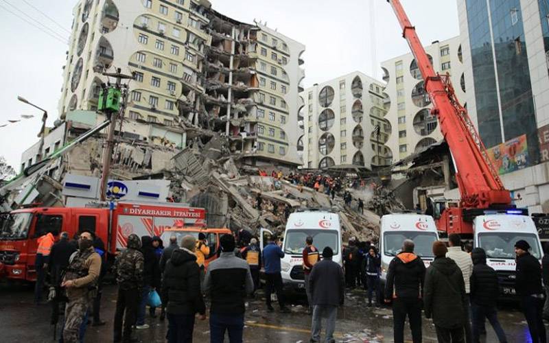 ترکیہ اور شام میں قیامت خیز زلزلے سے ہلاکتوں کی تعداد4 ہزار 300 سے تجاوز کر گئی۔
