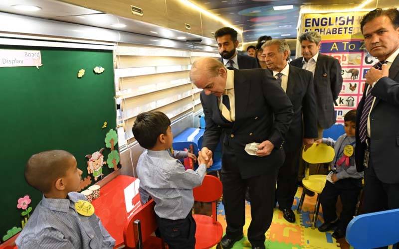 وزیراعظم شہباز شریف نے اسکول آن ویلز منصوبے کا افتتاح کردیا۔