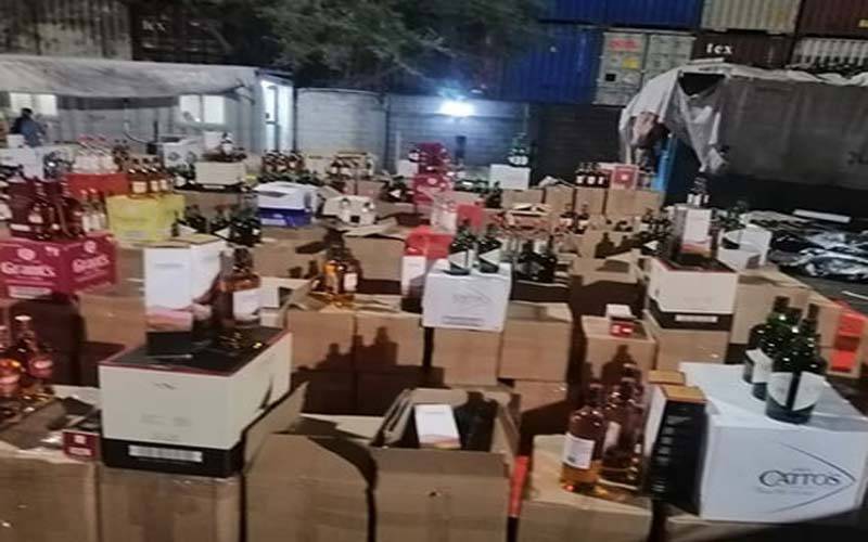 دبئی سے کراچی پہنچے والے ایک کنٹینر سے غیر ملکی شراب کی 8520 بوتلیں برآمد