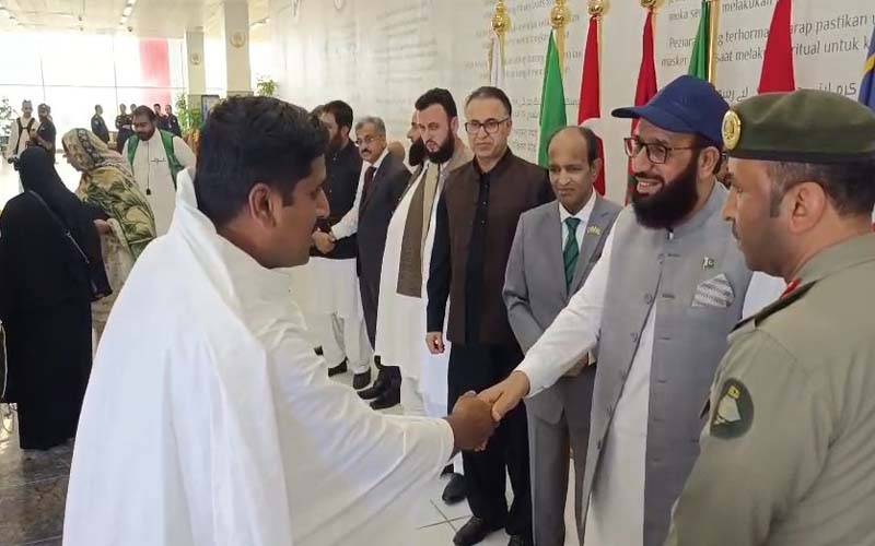وزیر مذہبی امور اور ڈی جی حج کی بہترین حکمت عملی،پاک بھارت جنگ سے متاثر36 پروازیں اور 6000 حجاج کرام کو مدینہ پہنچادیا۔