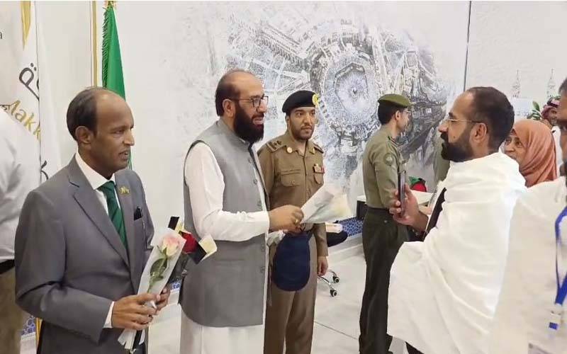 وزیر مذہبی امور اور ڈی جی حج کی بہترین حکمت عملی،پاک بھارت جنگ سے متاثر36 پروازیں اور 6000 حجاج کرام کو مدینہ پہنچادیا۔