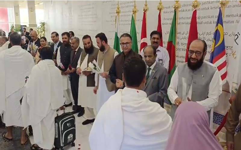وزیر مذہبی امور اور ڈی جی حج کی بہترین حکمت عملی،پاک بھارت جنگ سے متاثر36 پروازیں اور 6000 حجاج کرام کو مدینہ پہنچادیا۔