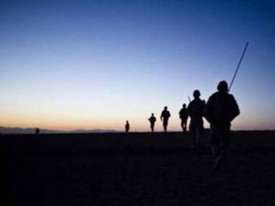 پاکستان نے نیٹو افواج کے ساتھ رابطے کے لئے قائم افغان سرحد کے قریب دو مراکزبند کر کے اہلکاروں کو واپس بلوالیا ہے۔