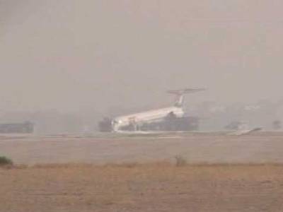 غیرملکی ائیر لائن کے طیارے کی ہنگامی لینڈگ کے بعد کراچی ائیر پورٹ کو کچھ دیربند رکھنے کے بعد کھول دیا گیا ہے۔