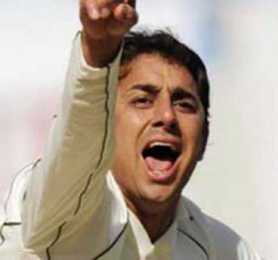 دبئی ٹیسٹ میں انگلش ٹیم ایک سو بانوے رنز بناکر آؤٹ ہوگئی۔ پاکستان نے پہلے دن کے کھیل کے اختتام پربغیرکسی نقصان کے بیالیس رنزبنا لیے۔