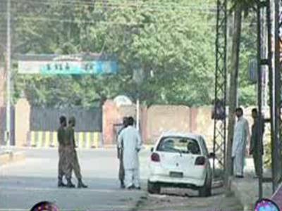پشاور کے نواحی علاقے متنی ميں گاڑی پر نامعلوم افراد کی فائرنگ، دو افراد جاں بحق اورتین زخمی ۔