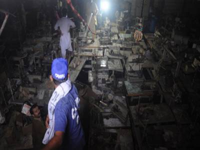سانحہ کراچی کے تیسرے روز بھی متاثرہ فیکٹری کے باہر لوگ اپنے پیاروں کو تلاش کرتے رہے جبکہ حکام نے فیکٹری کو کلیئرقراردےدیا ہے۔ 