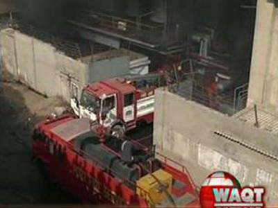 کراچی:شیرشاہ علاقے میں واقع کوکنگ آئل کی کمپنی میں لگنے والی آگ کوبجھانے کی کوششیں جاری, گورنرسندھ نے آگ کے واقعے کونوٹس لے لیا.