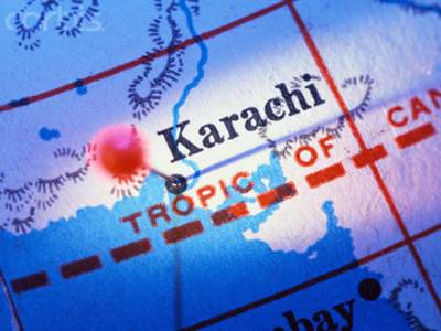 کراچی میں قتل وغارت گری کا سلسلہ جاری ہے۔ پولیس اہلکار اور خاتون سمیت آٹھ افراد جاں بحق جبکہ سات زخمی ہوگئے۔ 