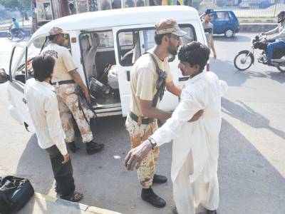 کراچی میں قتل و غارت کا سلسلہ جاری ہے، فائرنگ کے مختلف واقعات میں ابتک خاتون سمیت چھ افراد جاں بحق ہوگئے ہیں۔ 