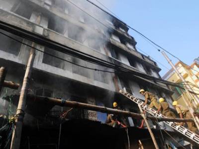 بھارت کےشہرکوکلتہ کی مارکیٹ میں آگ لگنےسے اٹھارہ افراد ہلاک, متعدد زخمی.
