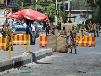 پشاور: یونیورسٹی روڈ پر بس اسٹاپ کے قریب خود کش حملے میں نو افراد جاں بحق اورتینتالیس زخمی ہوگئے۔