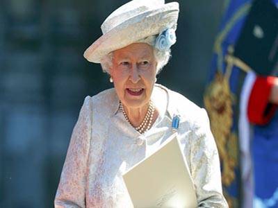  برطانوی ملکہ الزبتھ کی تاج پوشی کے ساٹھ سال مکمل ہوگئے، لندن میں منعقد ہونیوالی خصوصی تقریب میں شاہی خاندان کے افراد اور برطانوی وزیراعظم ڈیوڈ کیمرون سمیت اہم شخصیات نے شرکت کی.