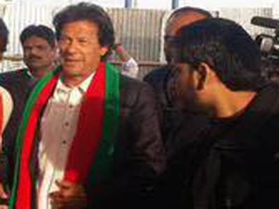 چیئرمین تحریک انصاف عمران خان نے کہا ہے گستاخانہ خاکوں کے ذمے دار مسلم حکمران ہیں ۔ 
