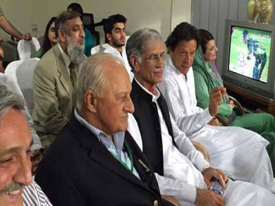 قومی کرکٹرز کو فٹنس مسائل پر قابو پانا ہوگا تاکہ وہ ہر قسم کی ٹیم کا مقابلہ کرسکیں: عمران خان