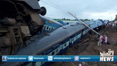 بھارت کی وسطی ریاست مدھیہ پردیش میں چند منٹوں کے وقفے سے دو مختلف ٹرینوں کے پٹری سے اتر جانے کے واقعے سے کم از کم 31 افراد ہلاک اور متعدد زخمی
