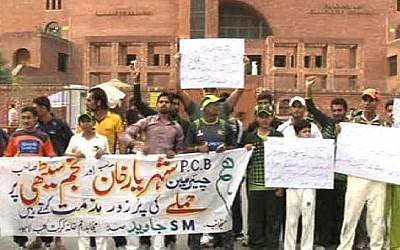 ہندو انتہا پسند تنظیم شیو سینا کی غنڈہ گردی کے خلاف کراچی اورلاہورسمیت دیگر شہروں میں مظاہرے، مظاہرین نے بھارت کے خلاف شدید نعرے بازی کی