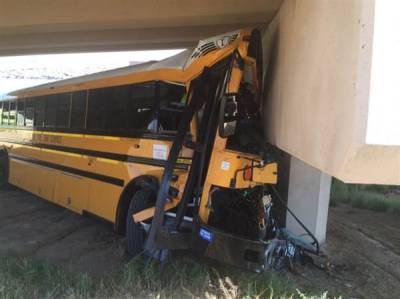 امریکی شہر ڈینور میں سکول بس حادثے میں ڈرائیور ہلاک جبکہ سترہ بچے زخمی ہو گئے
