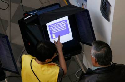 امریکی صدارتی انتخابات: تکنیکی خرابیوں کی شکایاتٓ کئی پولنگ اسٹیشنز پر ووٹنگ مشینیں خراب ہوگئیں۔