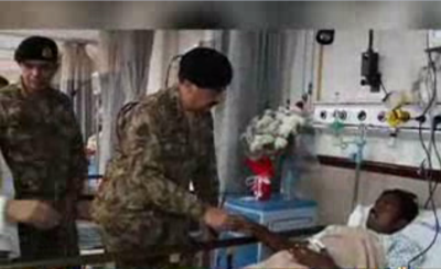  راحیل شریف نے کراچی کے سول ہسپتال میں سانحہ شاہ نورانی کے زخمیوں کی عیادت کی