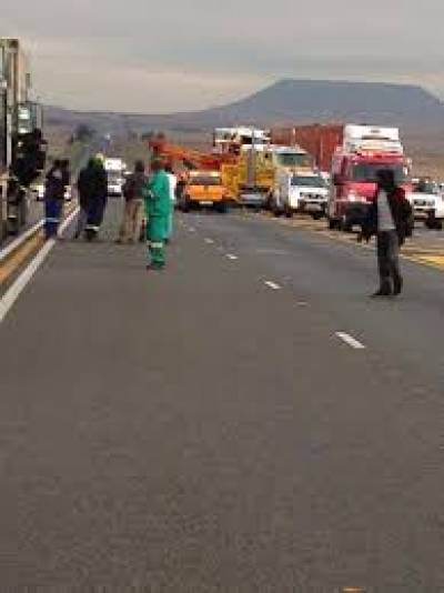 چاغی میں بس اور ٹرالر میں تصادم کے نتیجے میں پانچ افراد جاں بحق 