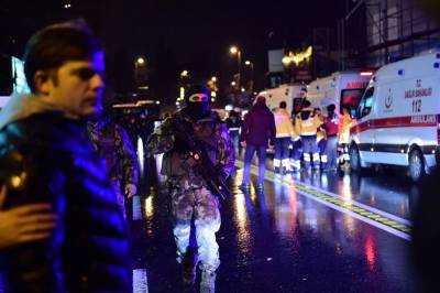 سال دوہزارسترہ کا آغاز ترکی کوخون خون کرگیا استنبول میں سانتاکلازکا روپ دھارے مسلح دہشتگرد نےایک نائٹ کلب میں گھس کرانتالیس افرادکوموت کی گھاٹ اتاردیا