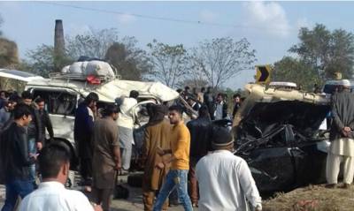 جہلم میں جی ٹی روڈ پرٹریفک حادثےکےنتیجےمیں بارہ افراد جاں بحق ہوگئےجاں بحق افراد میں خواتین اوربچے بھی شامل ہیں حادثےکئی افرادکی حالت تشویشناک ہے