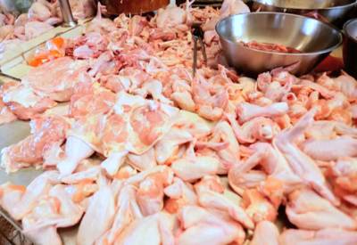 پشاورمیں مردہ مرغیوں کی فروخت کا دھندہ عروج پر