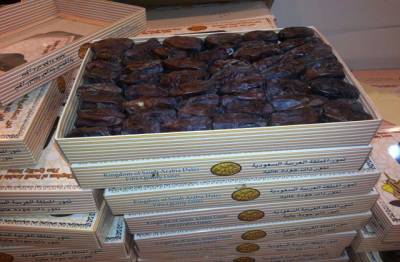 سعودی عرب کی طرف سے مستحقین کے لیے 150 ٹن کھجوروں کا تحفہ حکومت پاکستان کے حوالے