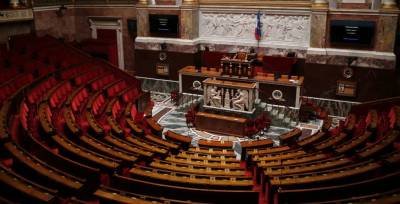 فرانس میں پارلیمانی انتخابات کیلئے پولنگ کا عمل جاری ہے،،