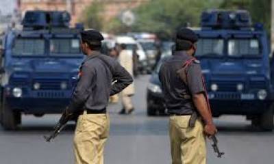 کراچی میں جرائم پیشہ افراد کے خلاف پولیس کی کارروائیوں کا سلسلہ جاری