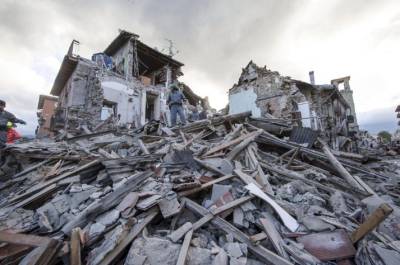 ترکی اور یونان کے ساحلی علاقے زلزلے سے لرز اٹھے، زلزلے نے عمارتیں تباہ کردیں دو افراد ہلاک جبکہ دو سو سے زائد زخمی 