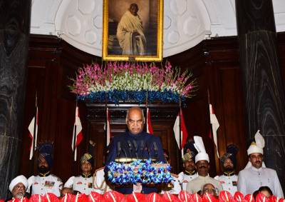 بھارت میں بی جے پی کے رہنما رام ناتھ کووند نےملک کے چودھویں صدر کے طور پر اپنے اختیارات سنبھال لیے ہیں