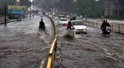 بھارت کی سڑکیں پانی میں ڈوب گئیں
