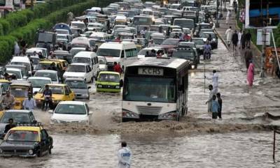 پاکستان کا سب سے بڑا شہر بارش سے ڈوب گیا,کوئی انتظامات نہ کیےجاسکے, پانی لوگوں کے گھروں میں داخل ہو گیا