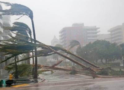 بحر اوقیانوس کے خطرناک ترین طوفان ارما نے امریکی ریاست فلوریڈا میں تباہی مچا دی، 200 میل فی گھنٹہ کی ہواؤں نے درخت اکھاڑ دیئے چھتیں اڑا دیں