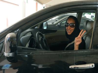 سعودی عرب میں خواتین کو ڈرائیونگ کرنے کی اجازت مل گئی۔