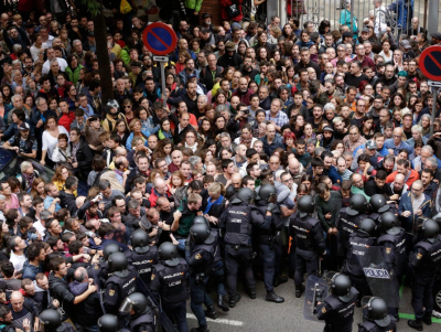 سپین میں کاتالونیہ کی آزادی کیلئے متنازعہ ریفرنڈم آج ہو رہا ہے,جس کے باعث ملک میں ہنگامی صورتحال پیدا ہو گئی ہے