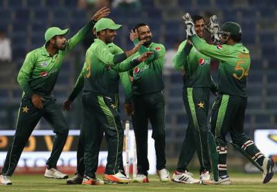 پاکستان نے تیسرے ون ڈے میں سری لنکا کوسات وکٹ سے شکست دے دی