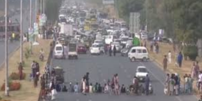 فیض آباد دھرنا ختم کرانے کیلیے اسلام آباد ضلعی انتظامیہ کا اعلٰی سطح کا اجلاس, آخری وارننگ کے بعد بھی دھرنا جاری رہا تو طاقت استعمال ہوگا 